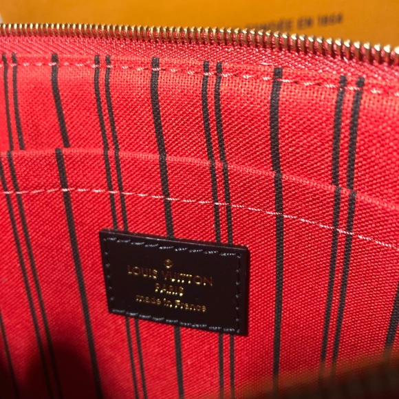 Louis Vuitton Monogram Neverfull Pochette - Picture 6 of 10